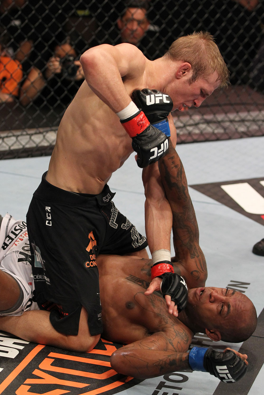 Dillashaw fue dominante
