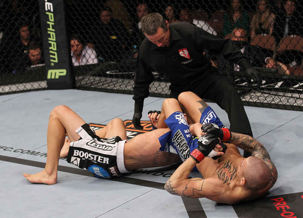 ufc143_06_poirier_vs_holloway_007.jpg