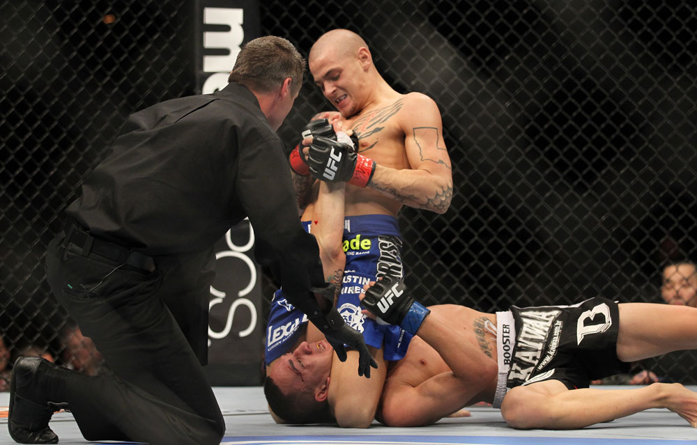 ufc143_06_poirier_vs_holloway_011.jpg