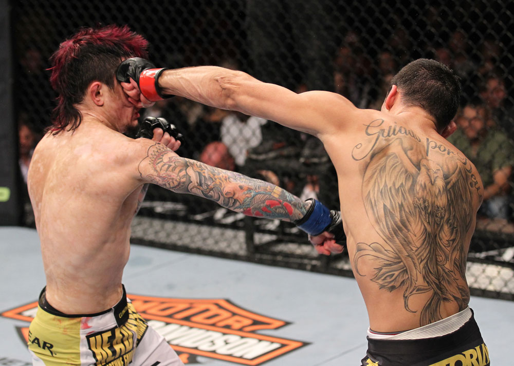 ufc143_08_barao_vs_jorgensen_009.jpg