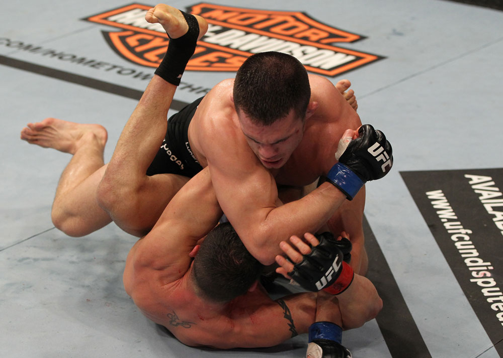 Ellenberger dominó la pelea en el piso