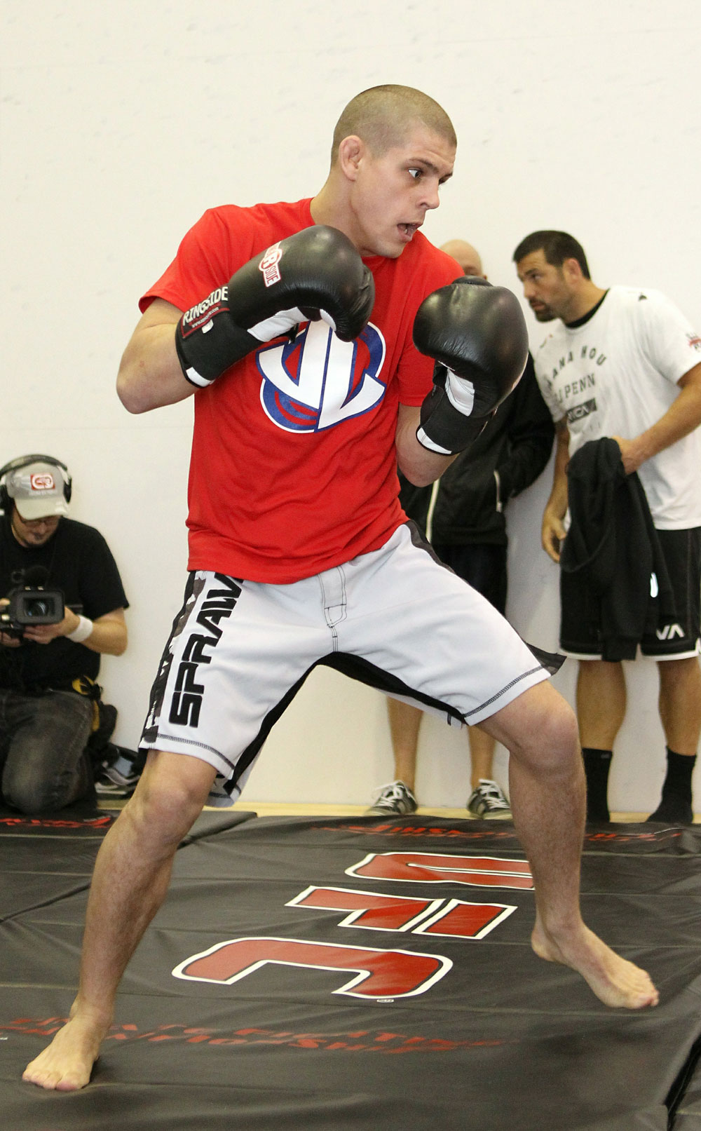 Joe Lauzon works out for the media at the UFC 123 open workouts at the Detroit Athletic Club on November 18, 2010 in Detroit, Michigan.  (Photo by Josh Hedges/Zuffa LLC/Zuffa LLC via Getty Images)