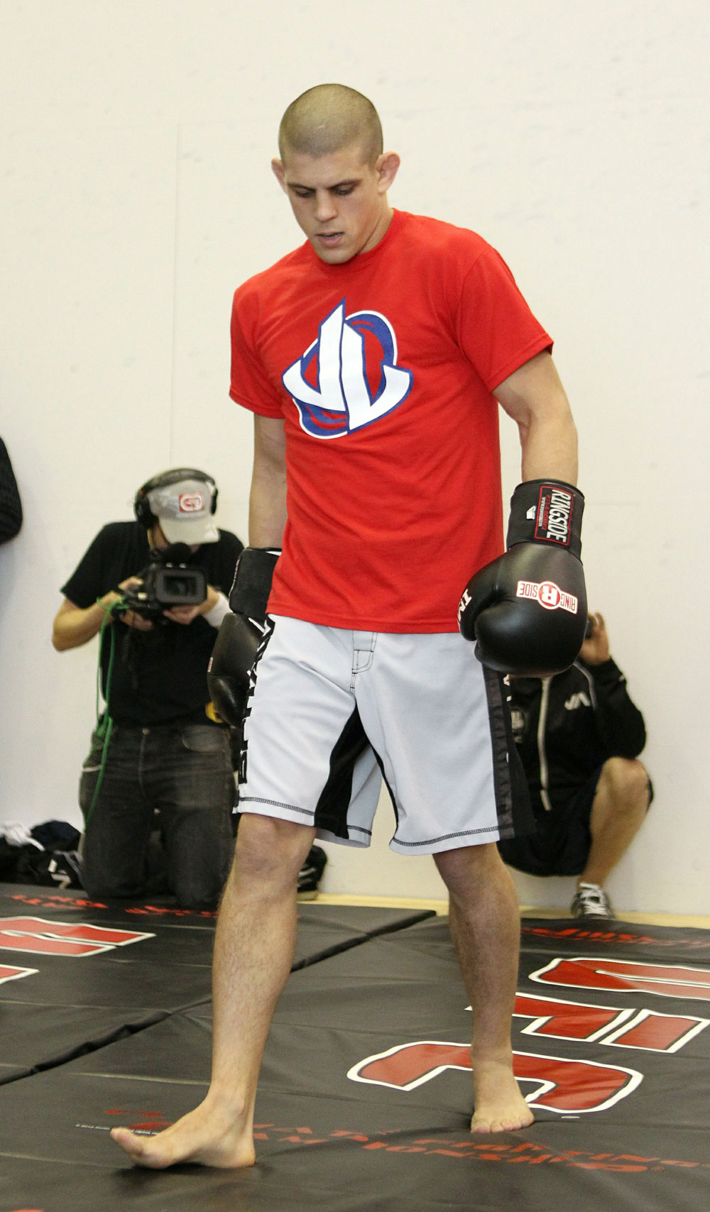 Joe Lauzon works out for the media at the UFC 123 open workouts at the Detroit Athletic Club on November 18, 2010 in Detroit, Michigan.  (Photo by Josh Hedges/Zuffa LLC/Zuffa LLC via Getty Images)