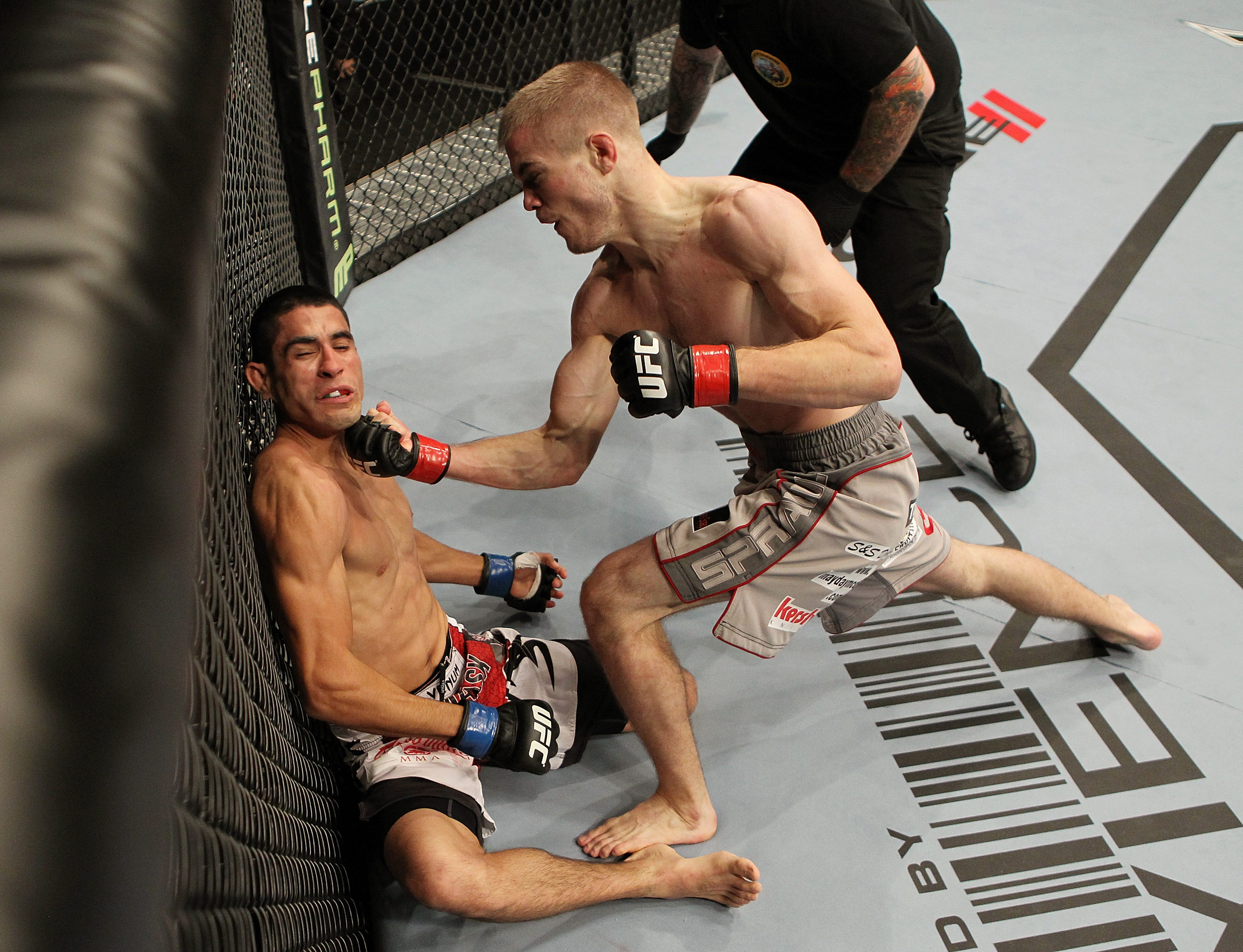 Michael McDonald punches Alex Soto